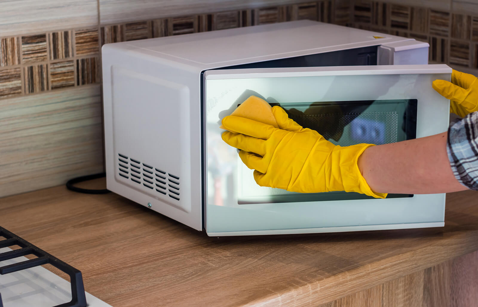 Descubre tres consejos infalibles para la adecuada limpieza de microondas